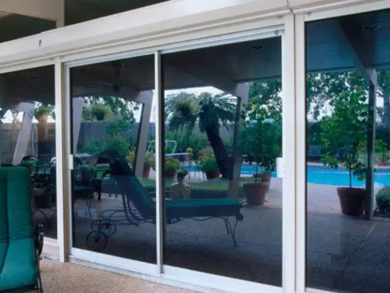 Gallery of roll-up curtains highlighting their efficiency in light management.