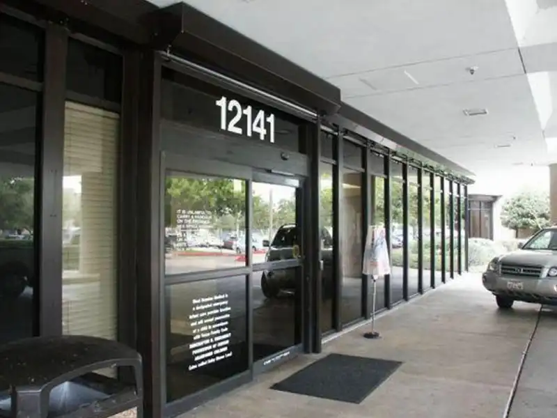 Customize your space with our aluminum foam-filled roll-up shutter varieties.