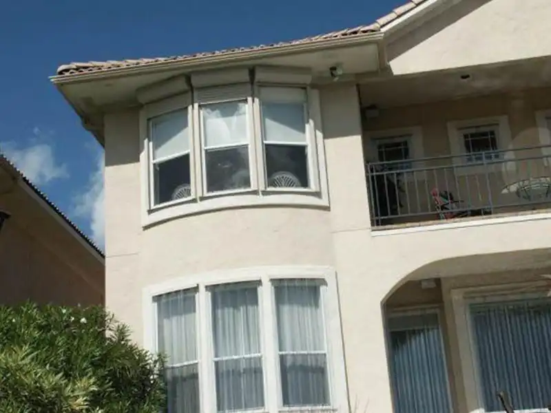 Versatile and durable roll-up shutters with aluminum foam-filled core