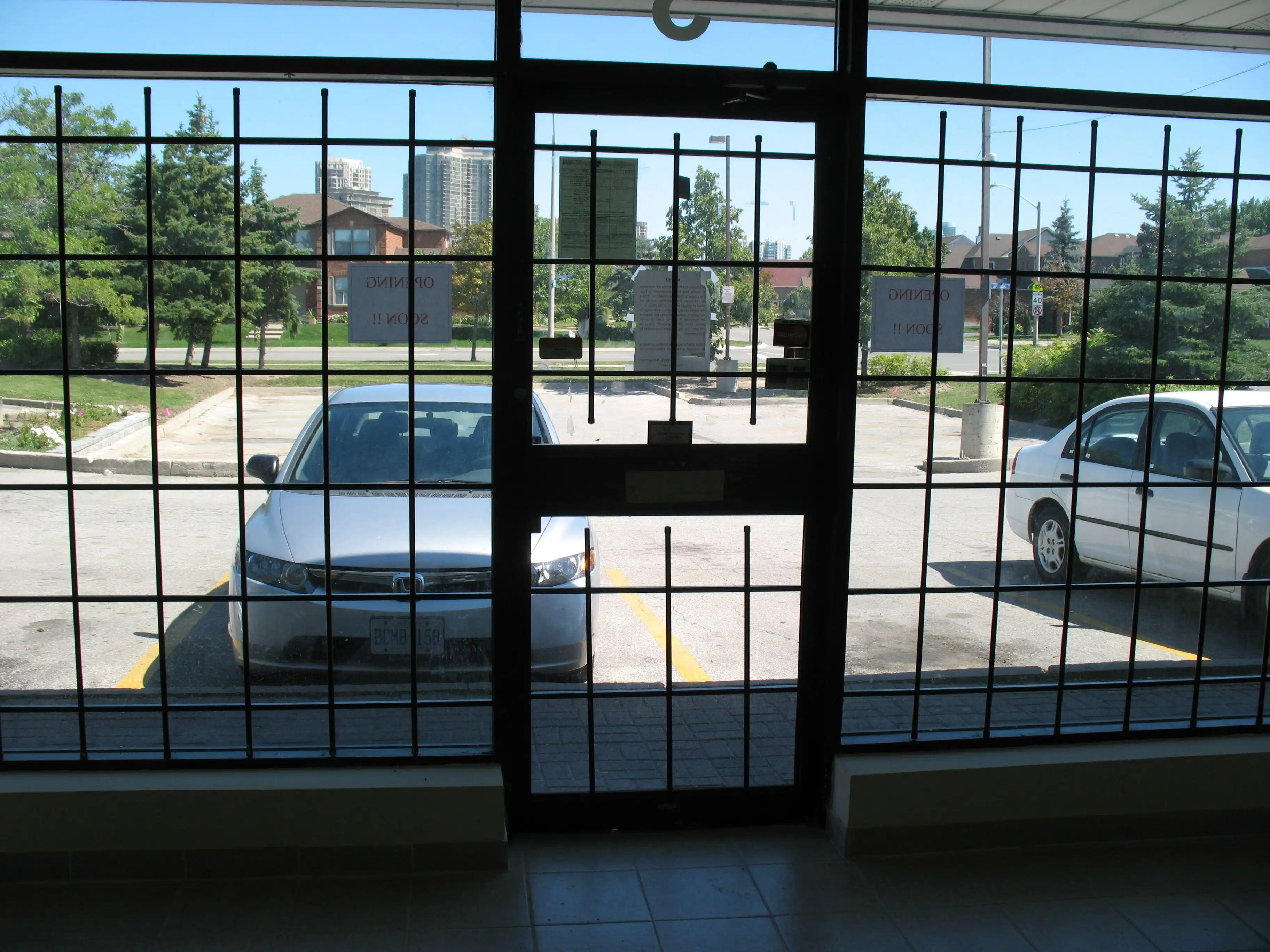 Windows Security redefined: Aluminum bars crafted for both fixed and removable window protection