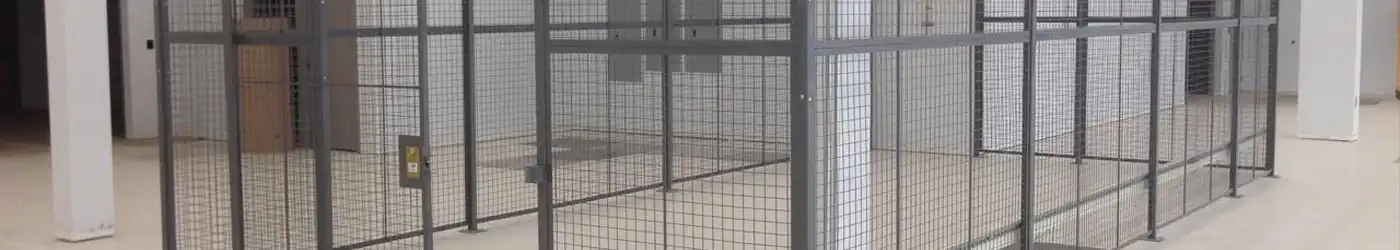 Access dolly platform with wire mesh partitions for safety